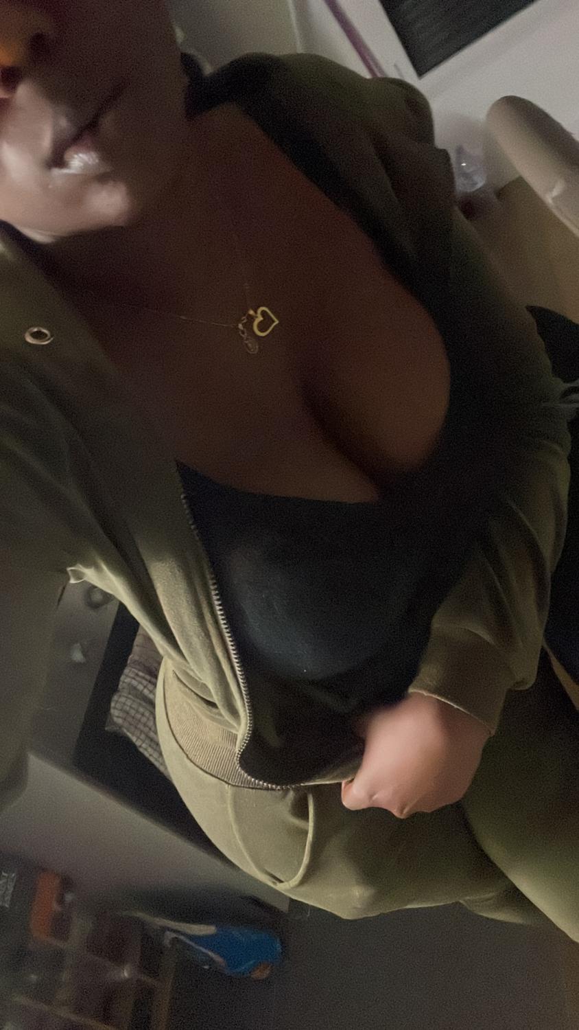 Queenmaah_'s media