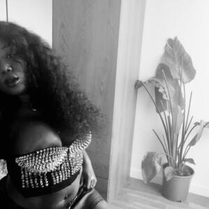 Queenmaah_'s media