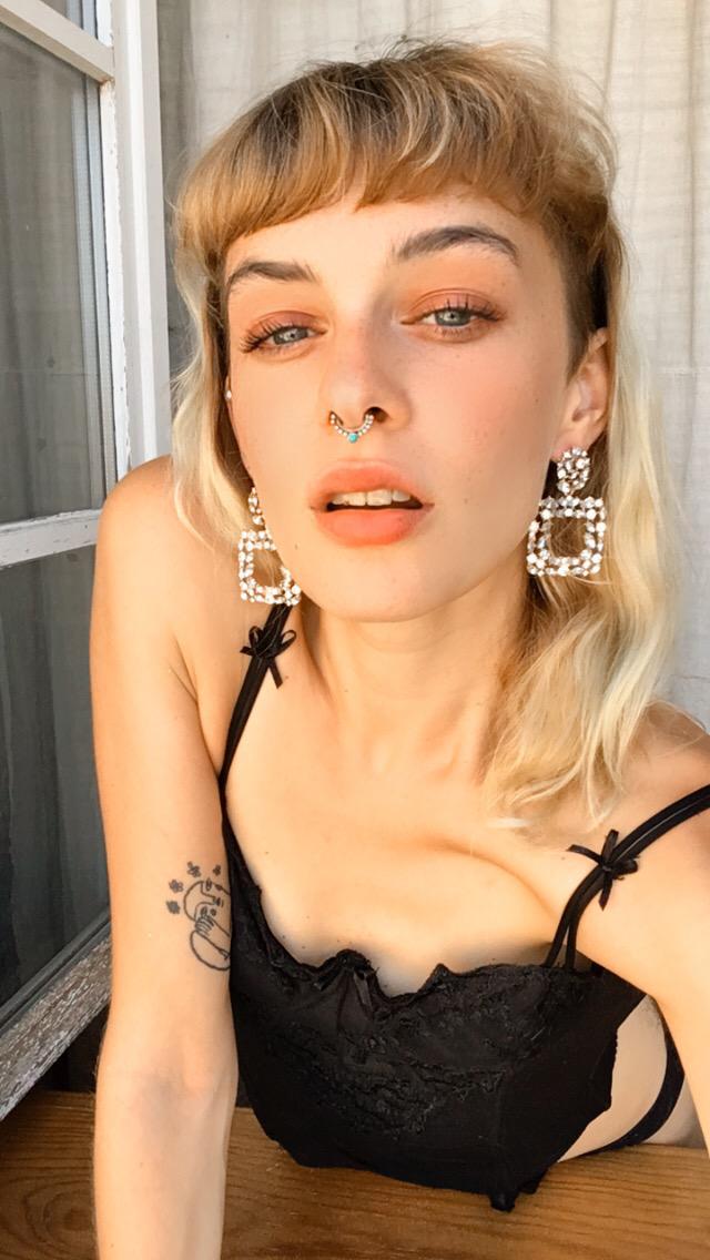 Queensophie_'s media