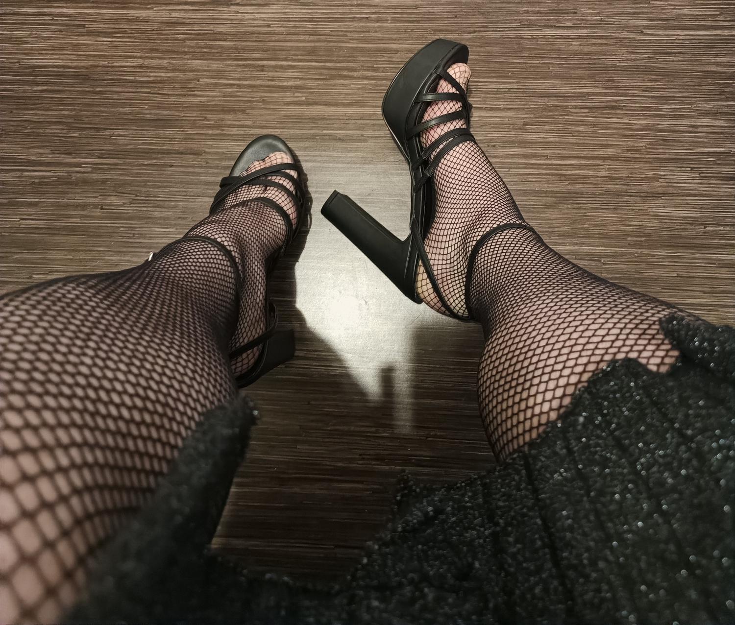 Rachelfeetndfun's media