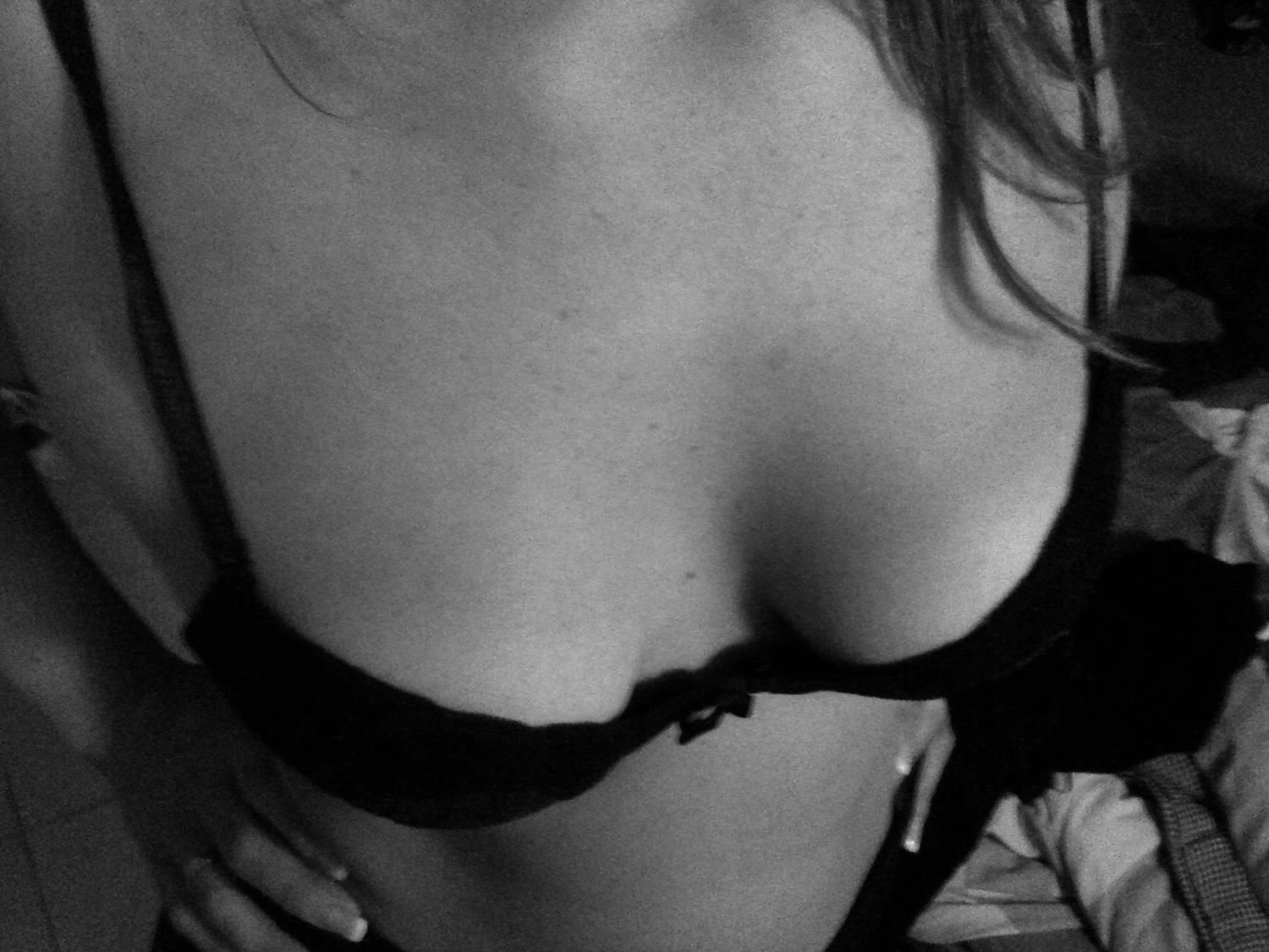 Rachelnude's media