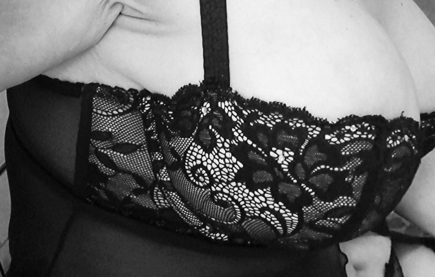 Raquel-curvy's media