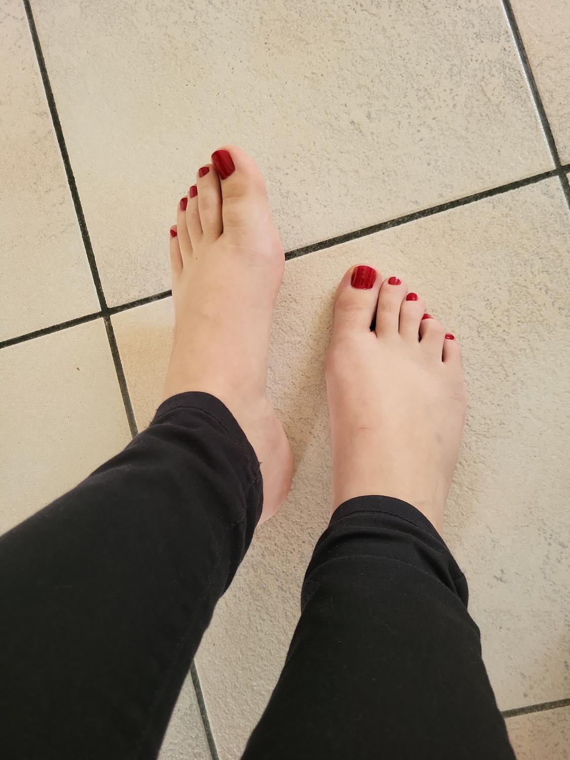 Realfrenchfeet's media