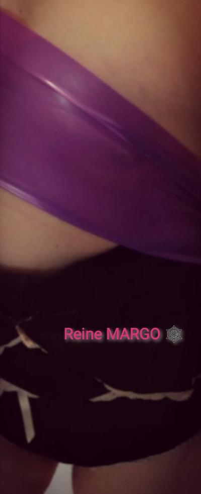 Reine_margo_footjob_maitresse_milf's media