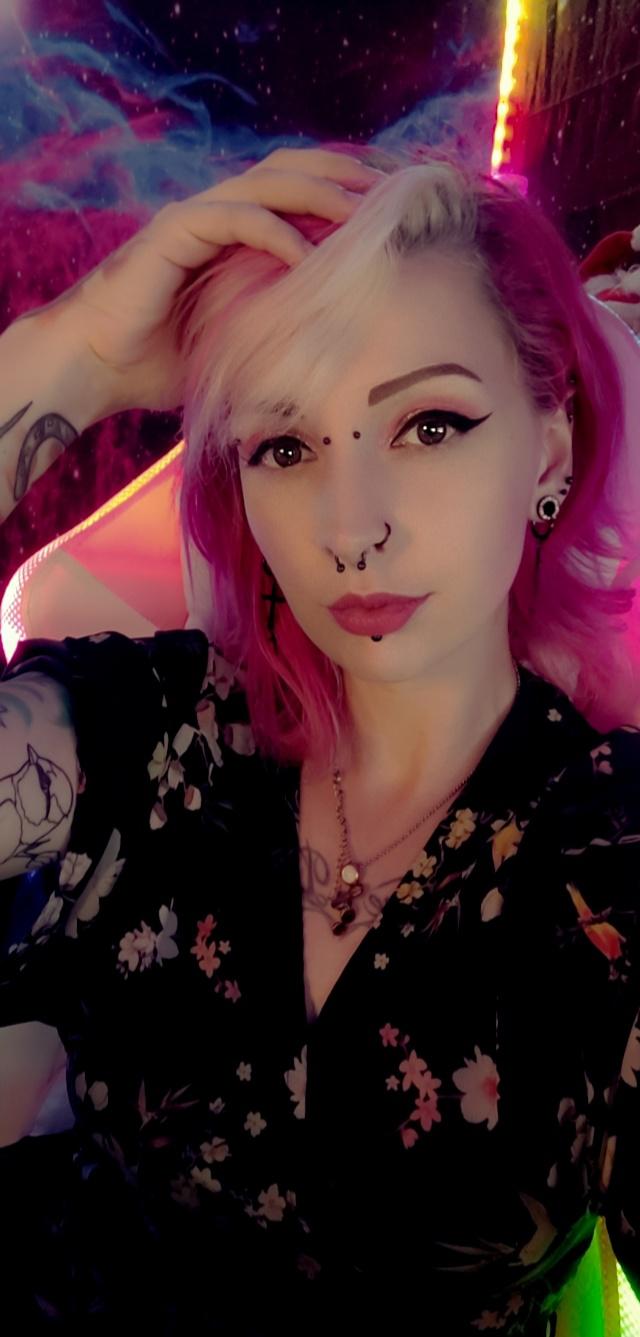 Reineladypink's media
