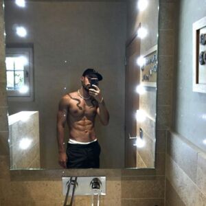 _romaiin's avatar