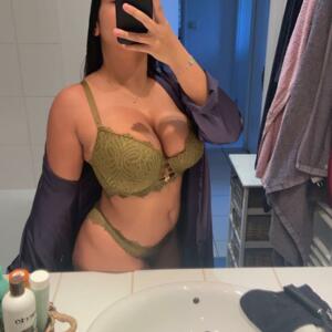 Samia9300's media