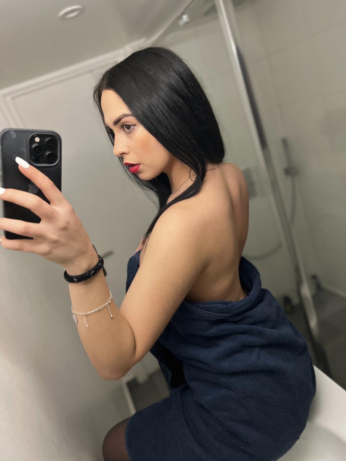 Sarahlittlefrenchie's media