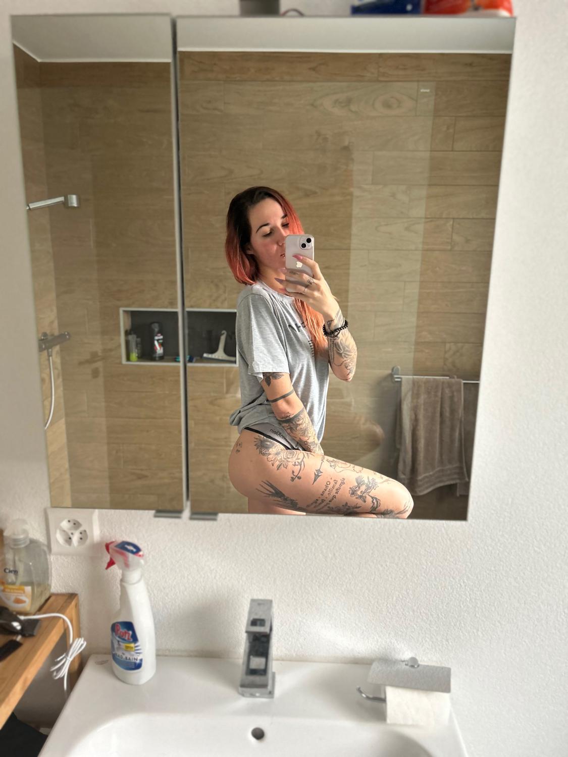Scarlyy2's media