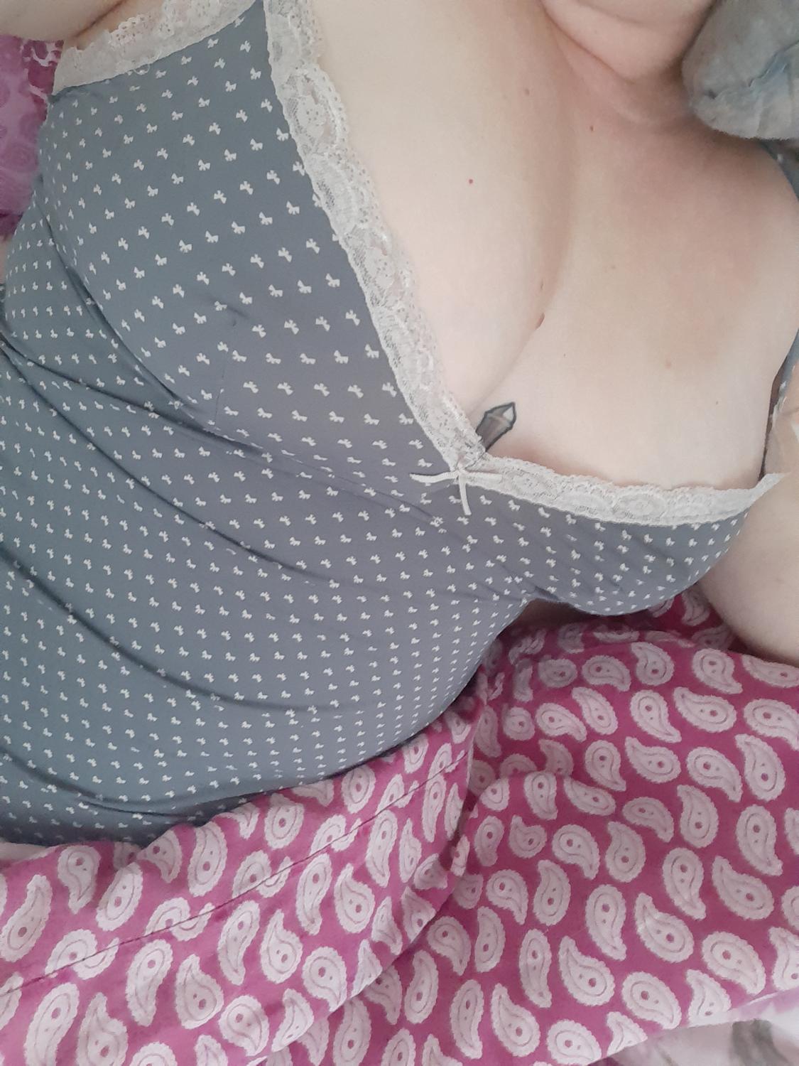 Selene_curvy_french_girl's media