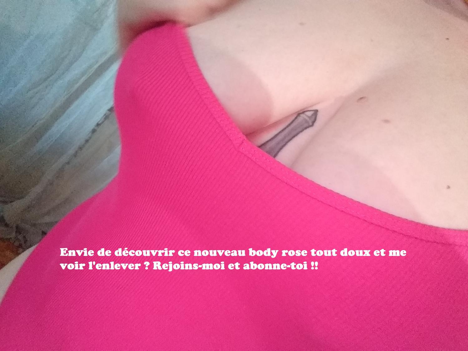 Selene_curvy_french_girl's media