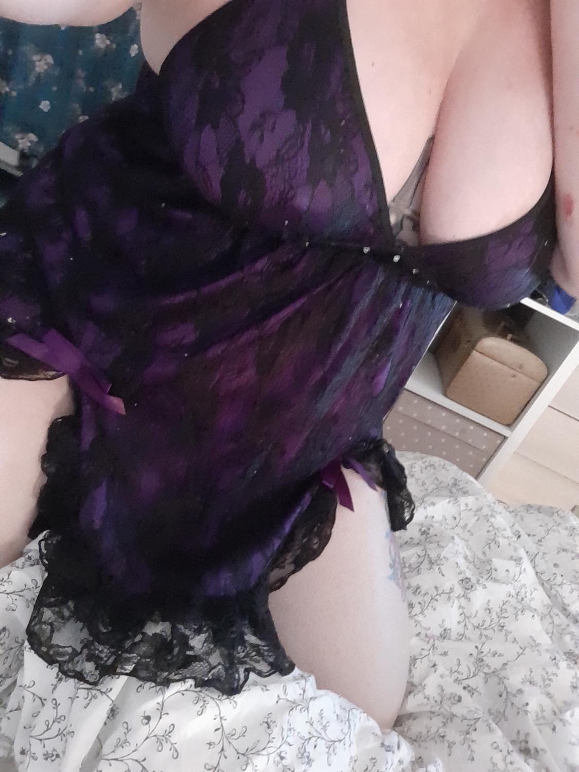 Selene_curvy_french_girl's media