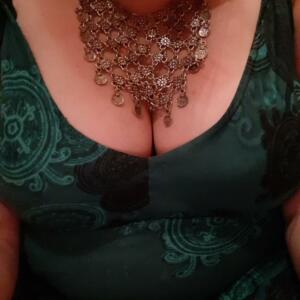 Selene_curvy_french_girl's media