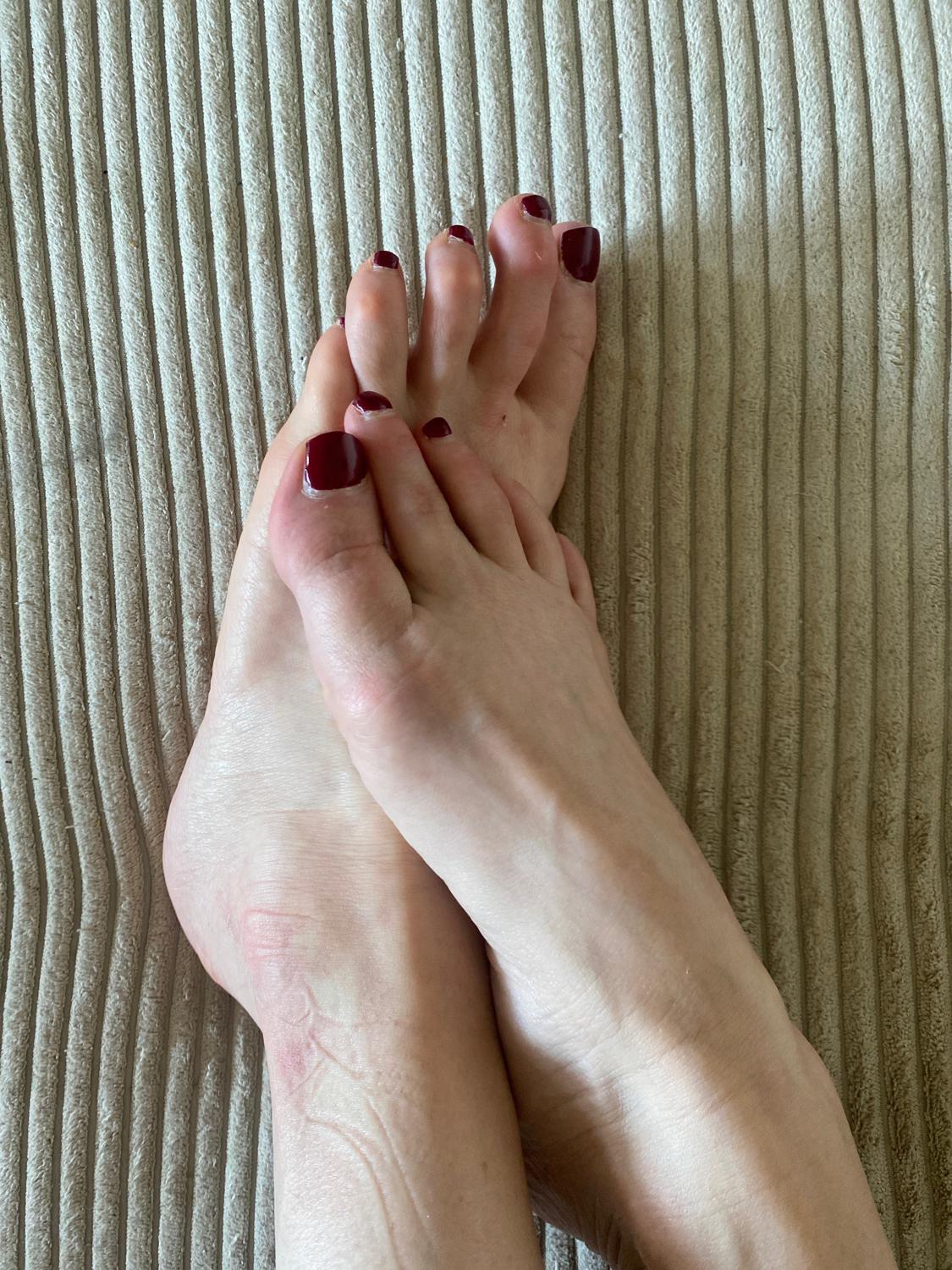 Sexyfeetntoe69's media