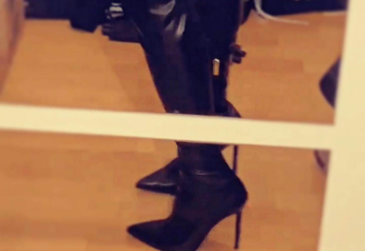 _shinyfeet_'s media