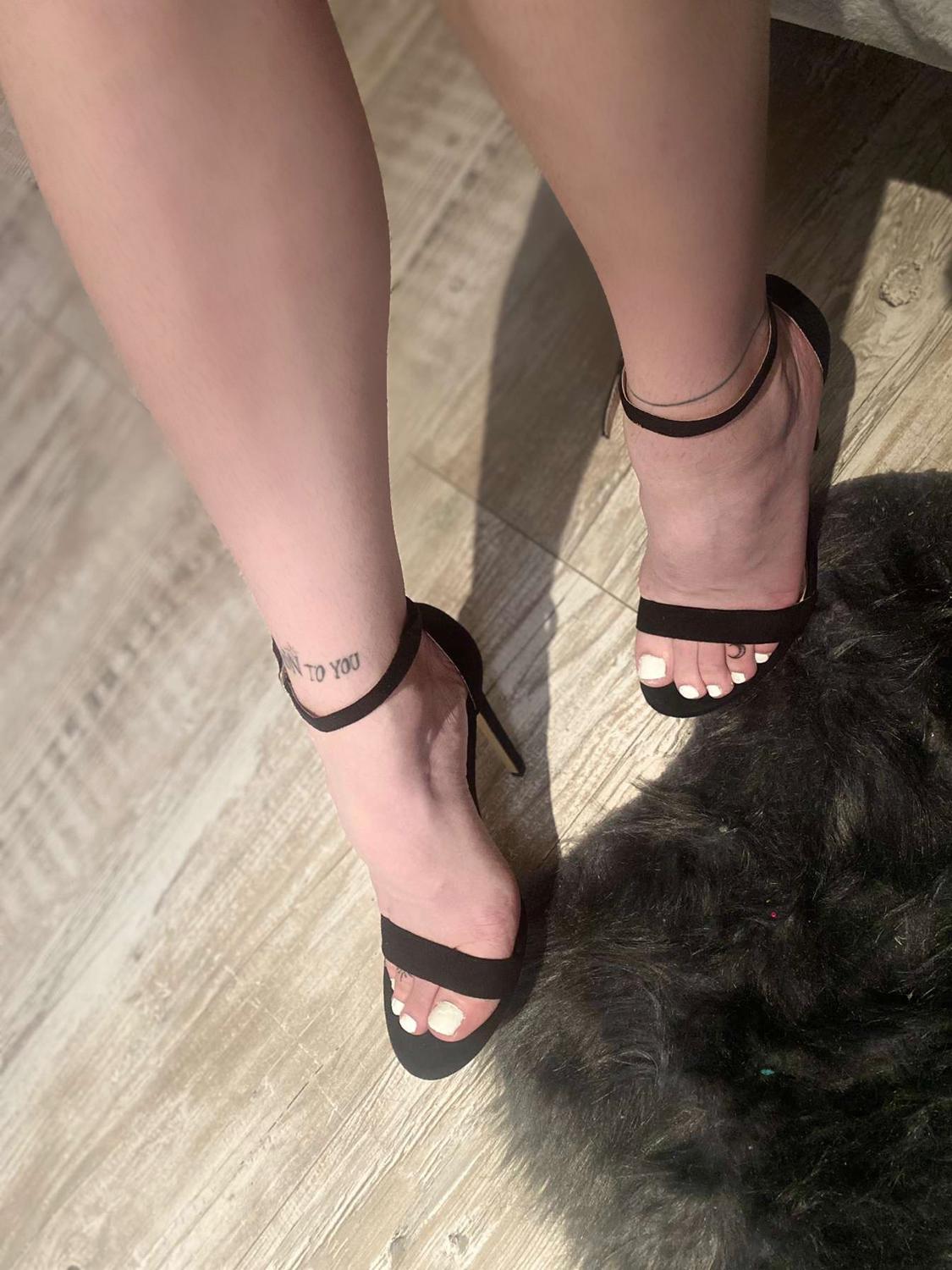 _shinyfeet_'s media