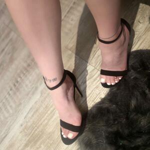 _shinyfeet_'s media