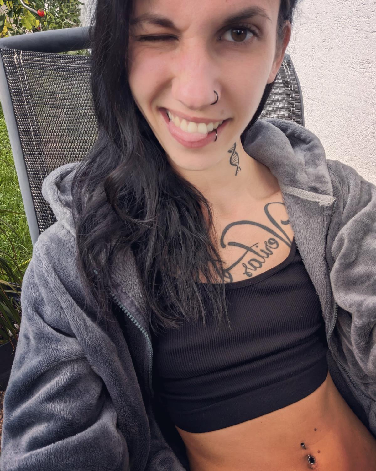 Skinny_bitch's media