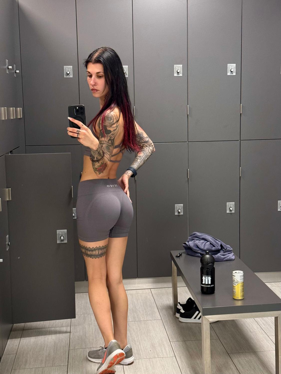 Skinny_bitch's media