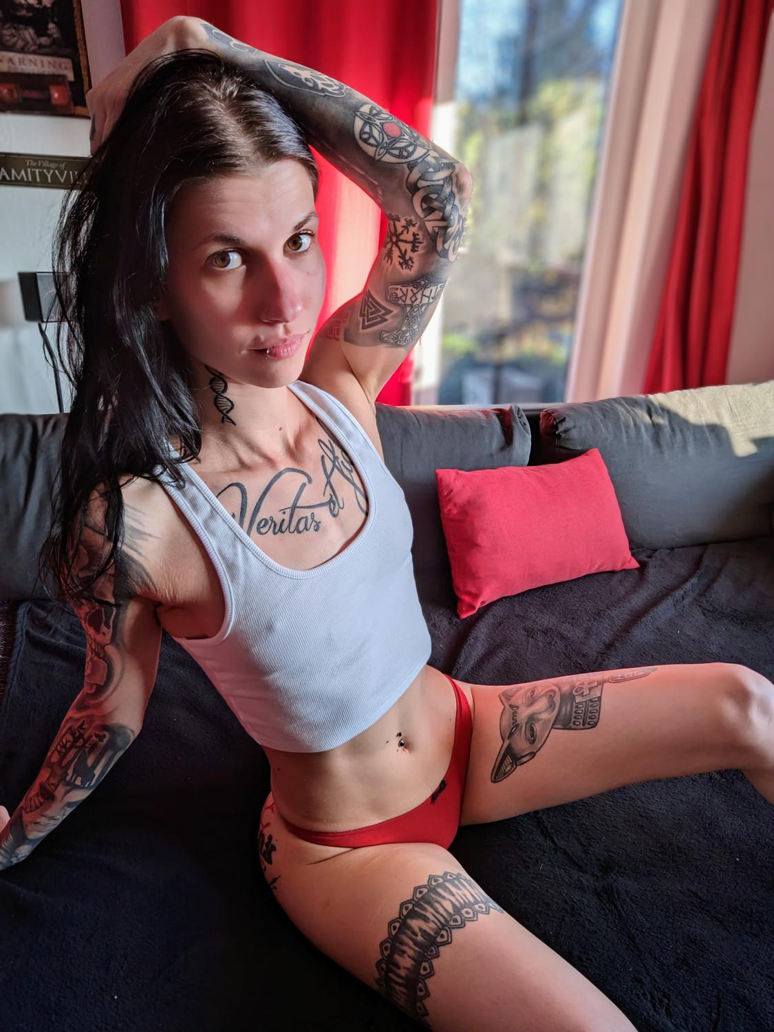 Skinny_bitch's media