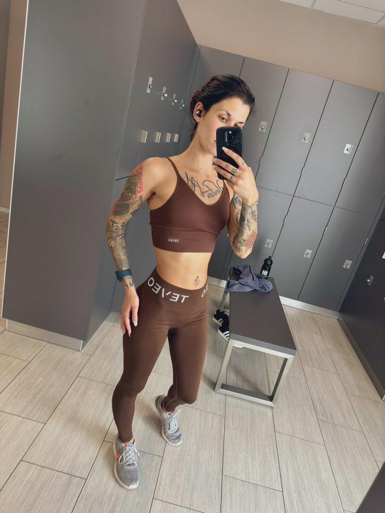 Skinny_bitch's media