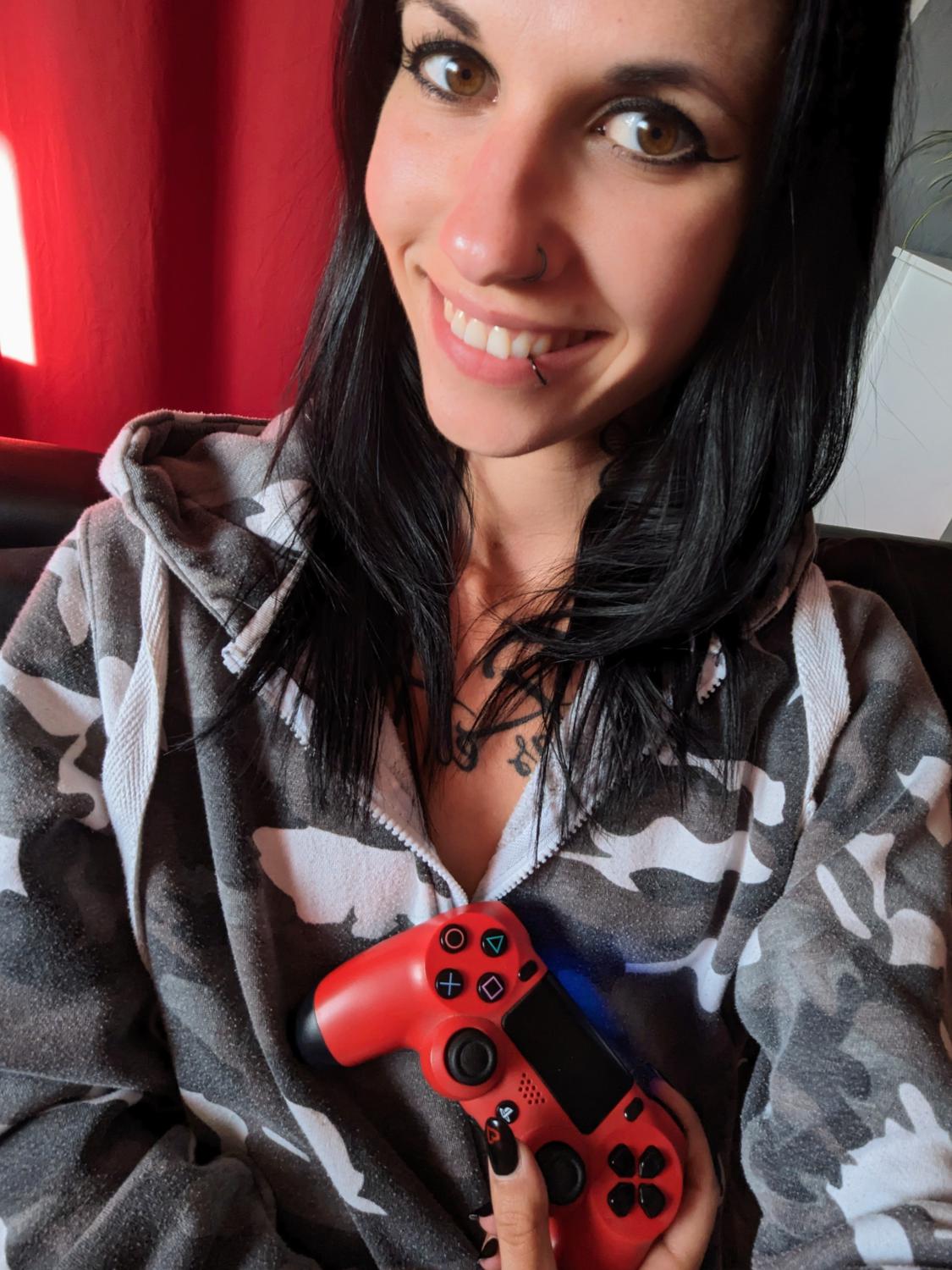 Skinny_bitch's media