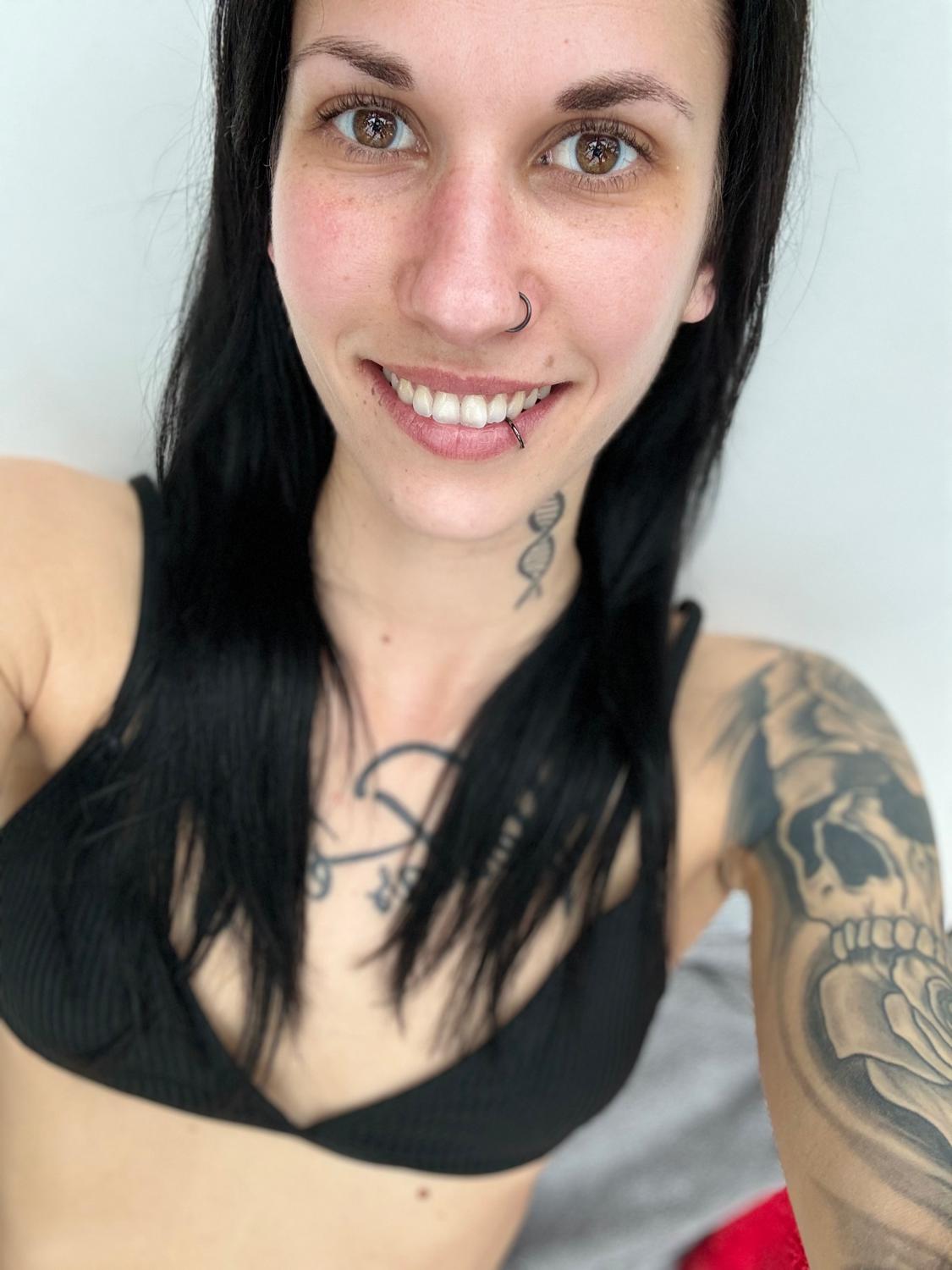 Skinny_bitch's media