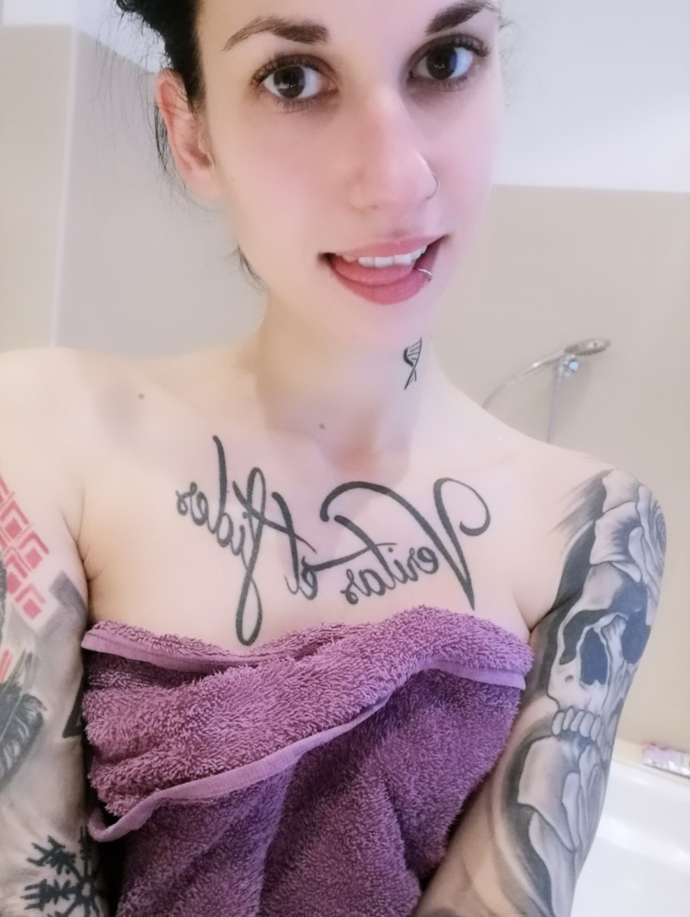 Skinny_bitch's media