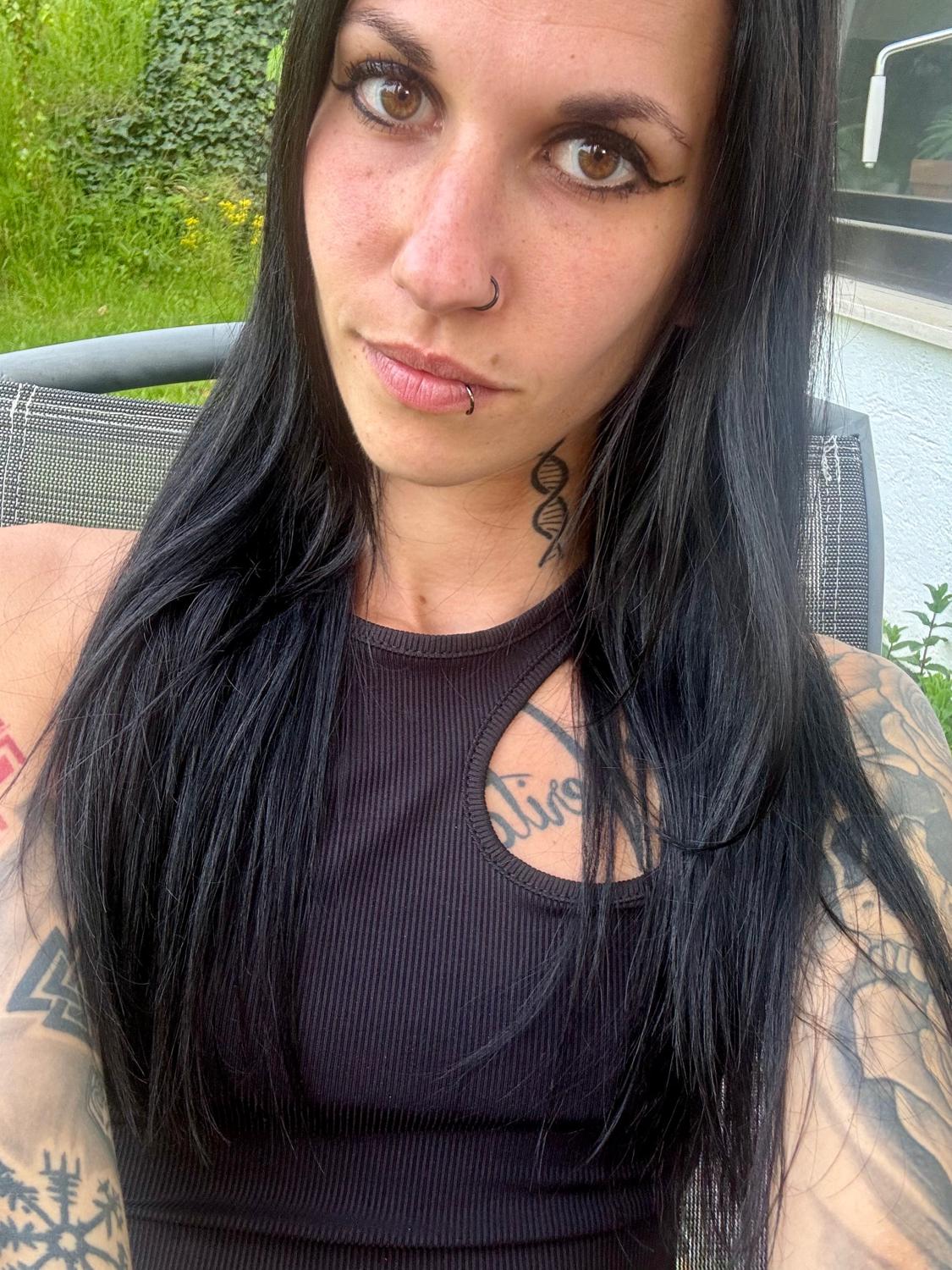 Skinny_bitch's media