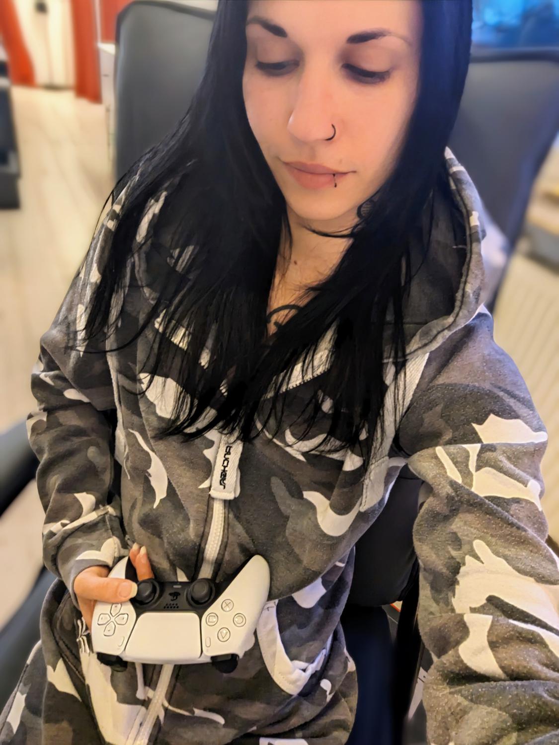 Skinny_bitch's media