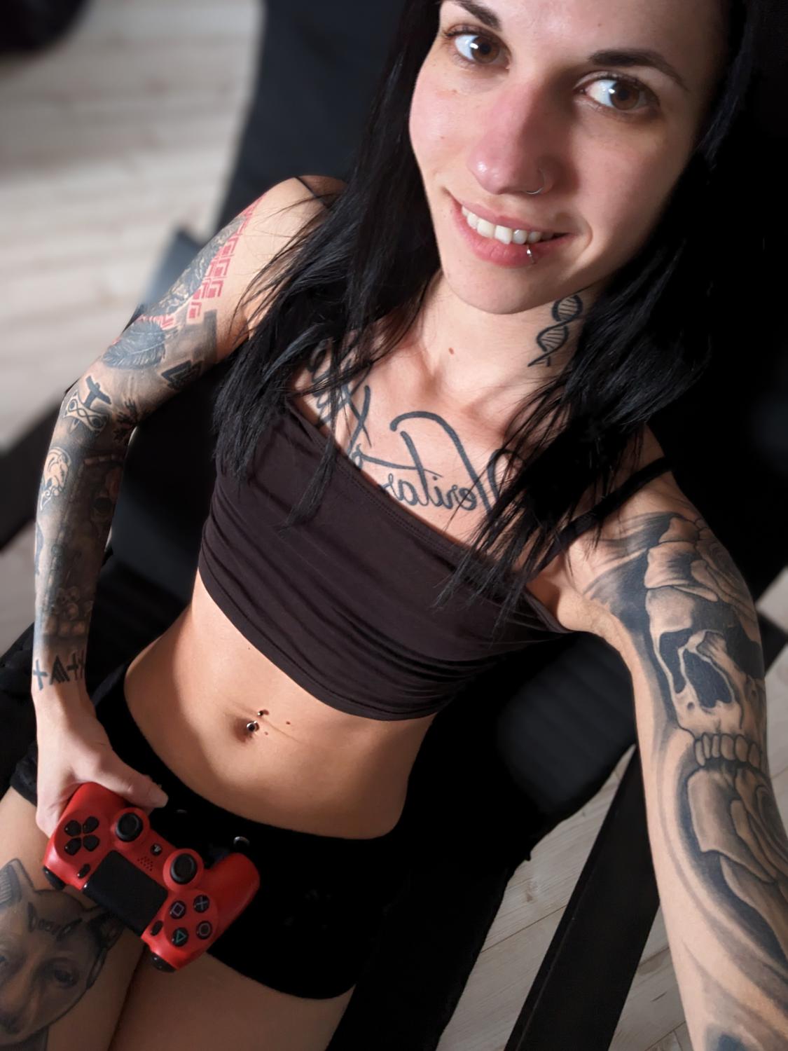Skinny_bitch's media