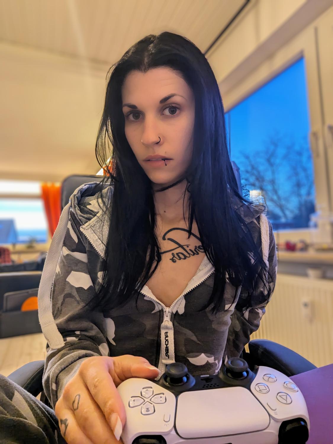 Skinny_bitch's media