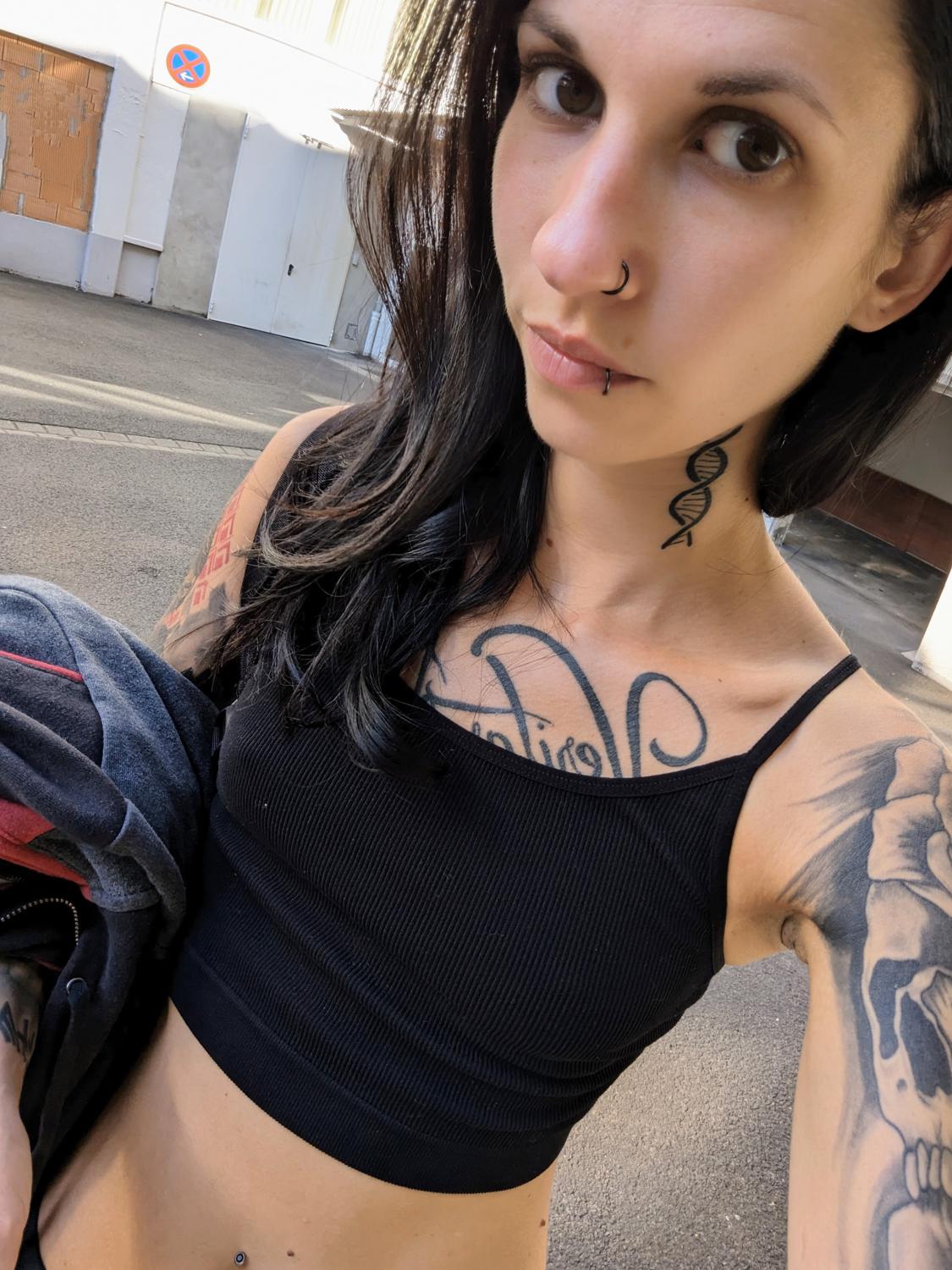 Skinny_bitch's media