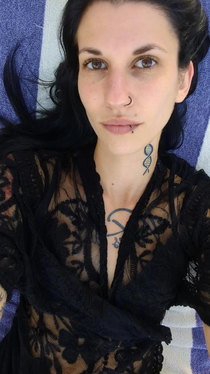 Skinny_bitch's media