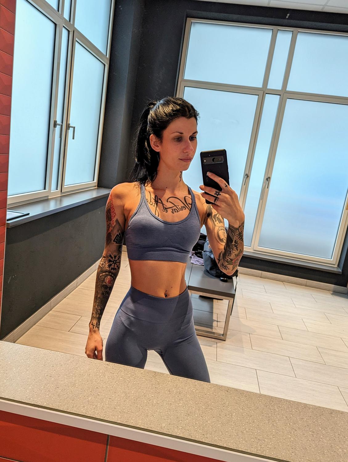 Skinny_bitch's media
