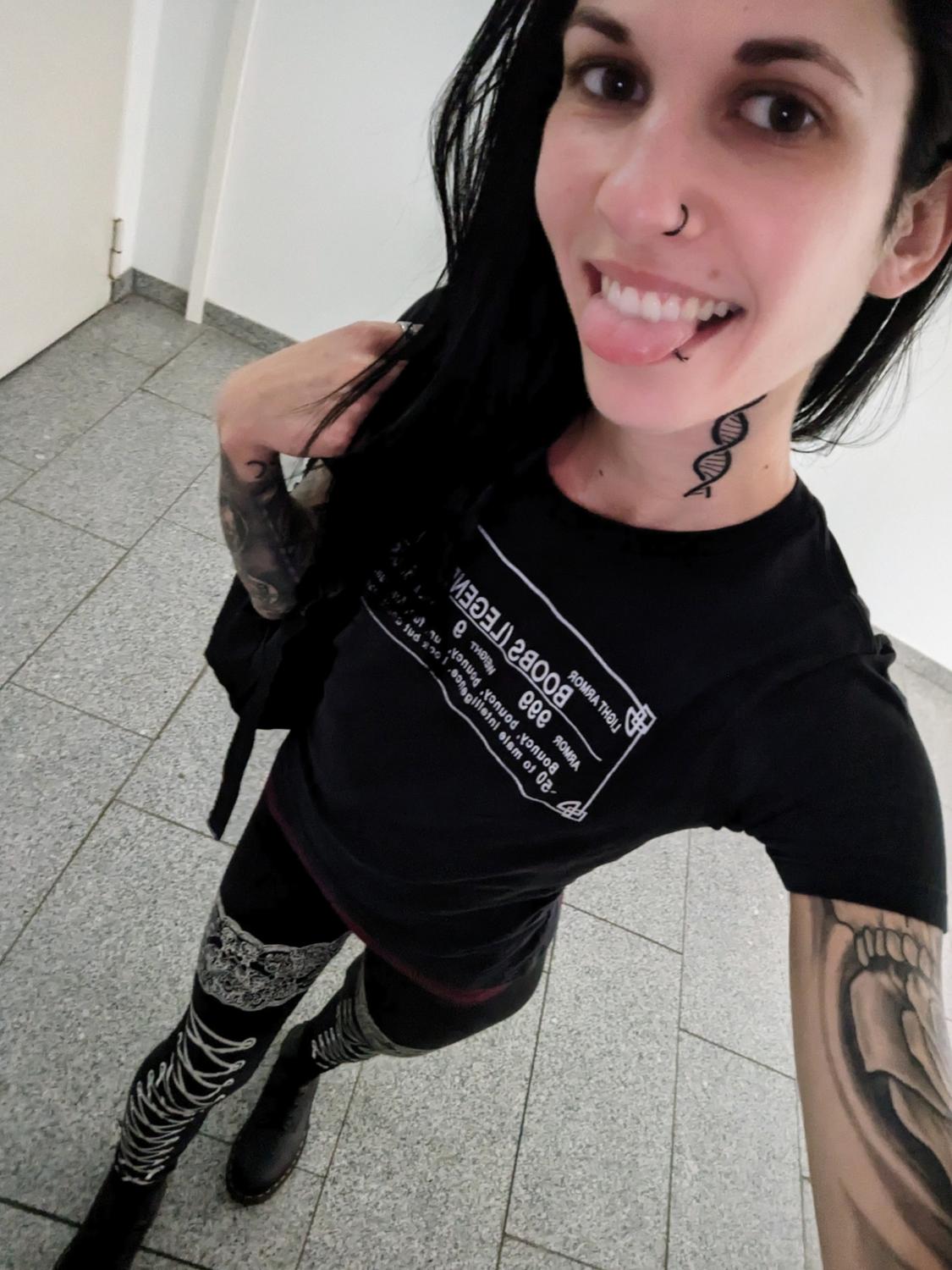 Skinny_bitch's media