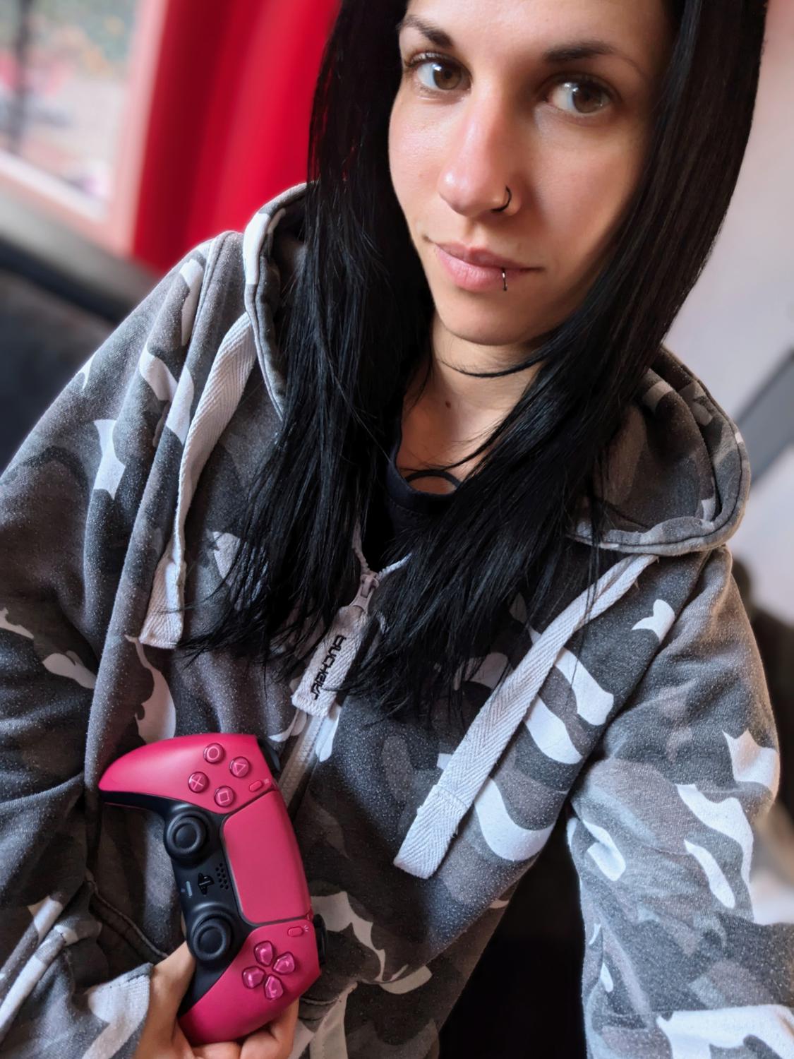 Skinny_bitch's media