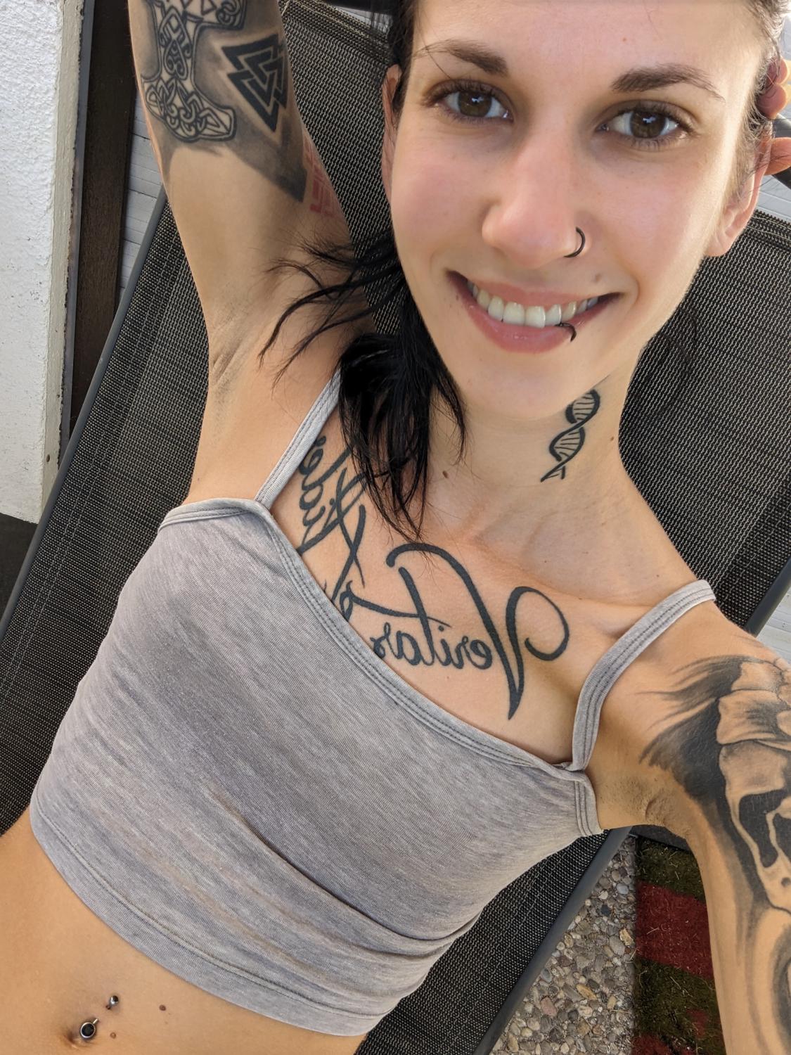 Skinny_bitch's media
