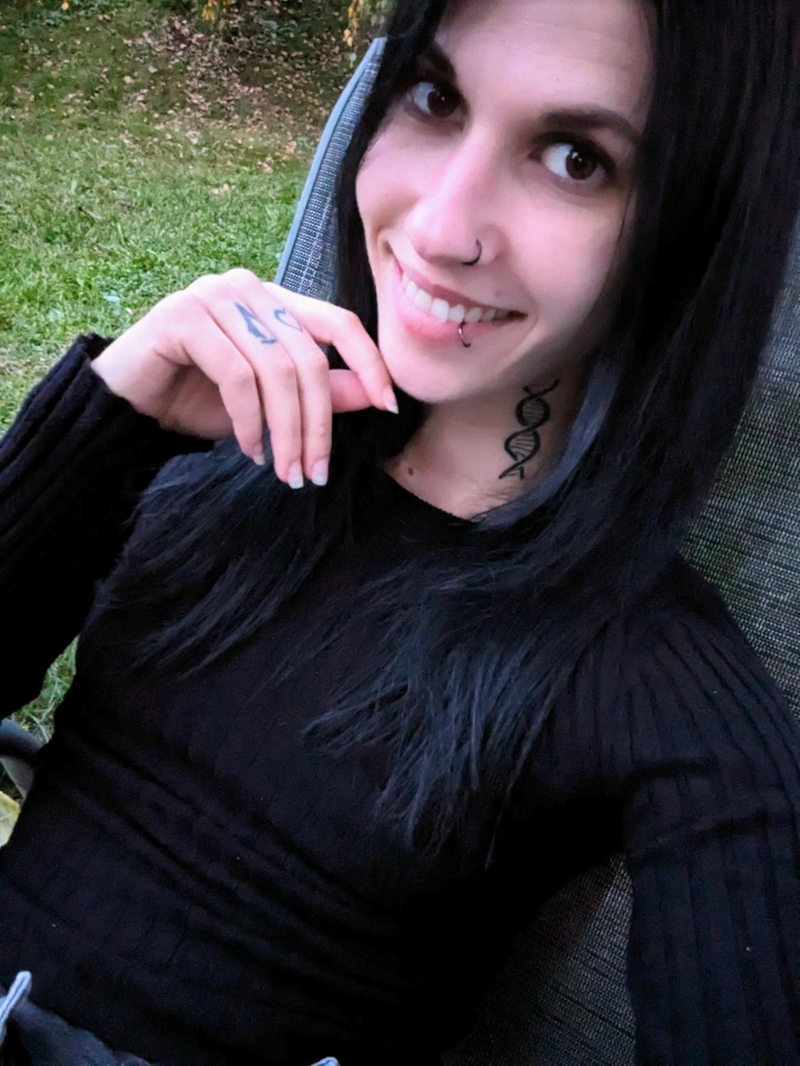 Skinny_bitch's media