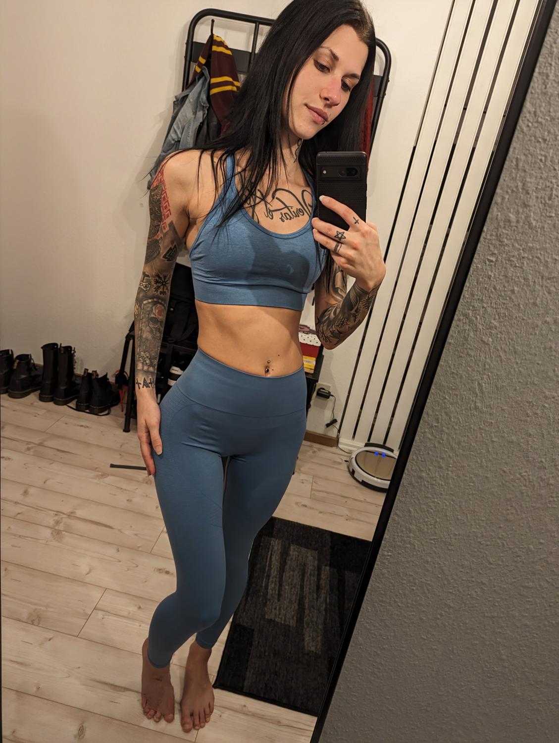 Skinny_bitch's media