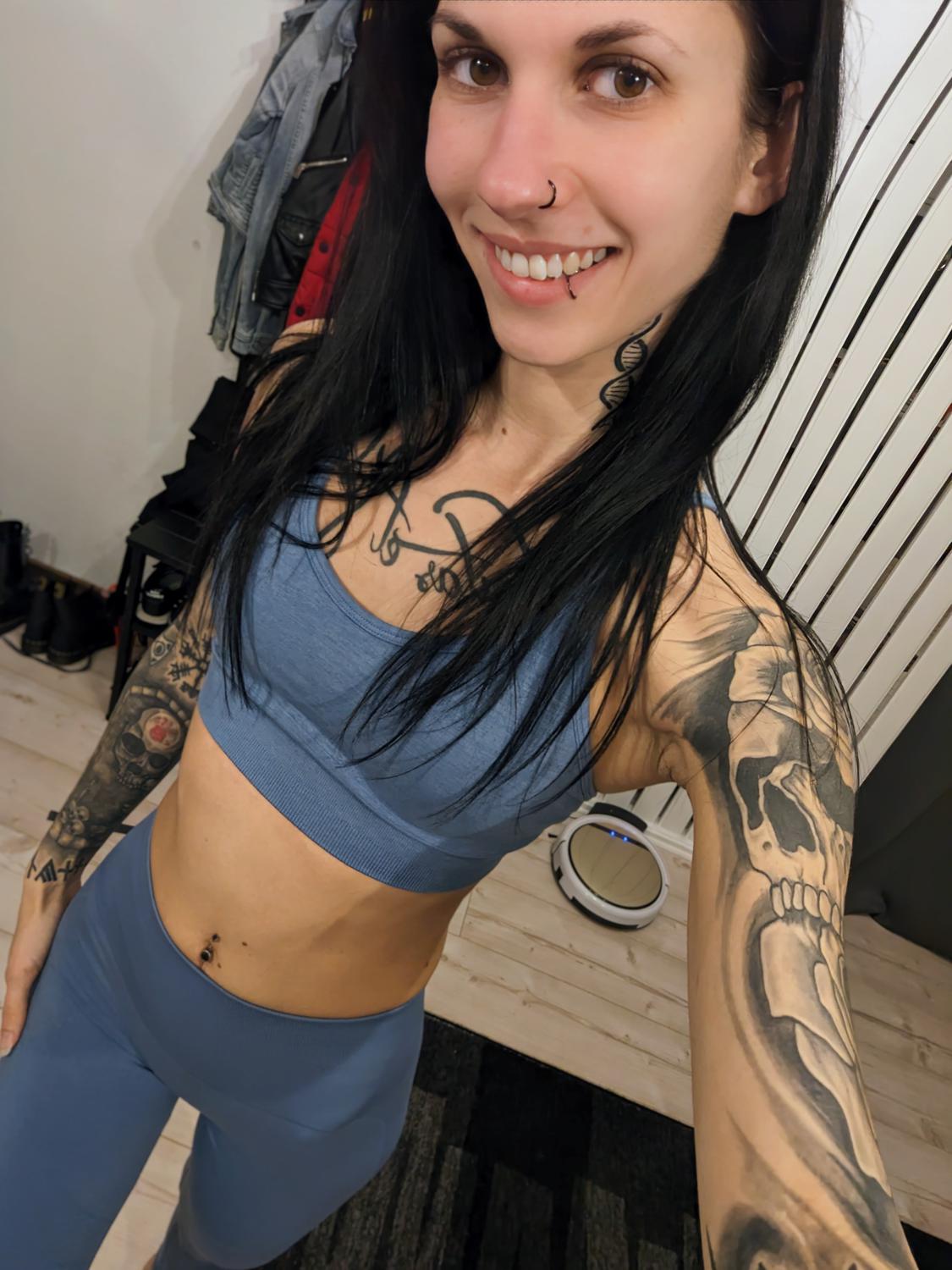 Skinny_bitch's media