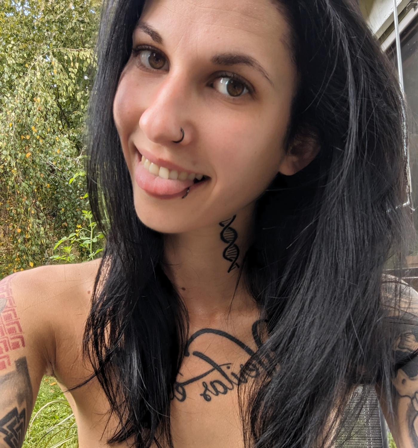 Skinny_bitch's media