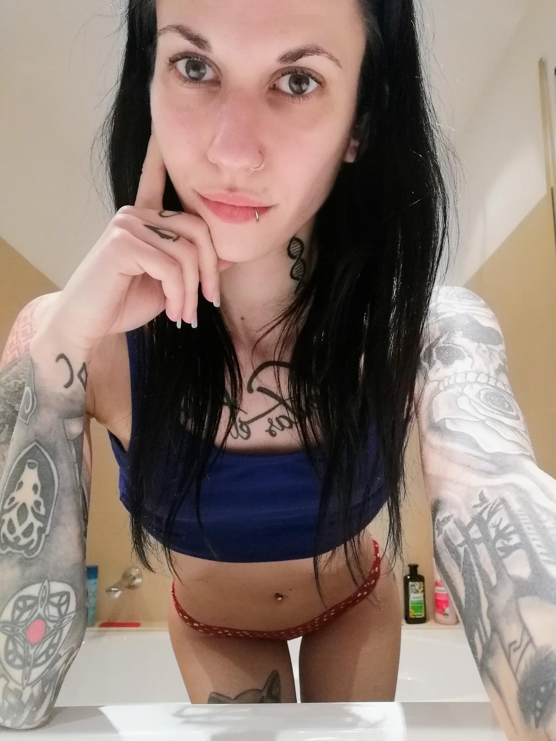 Skinny_bitch's media