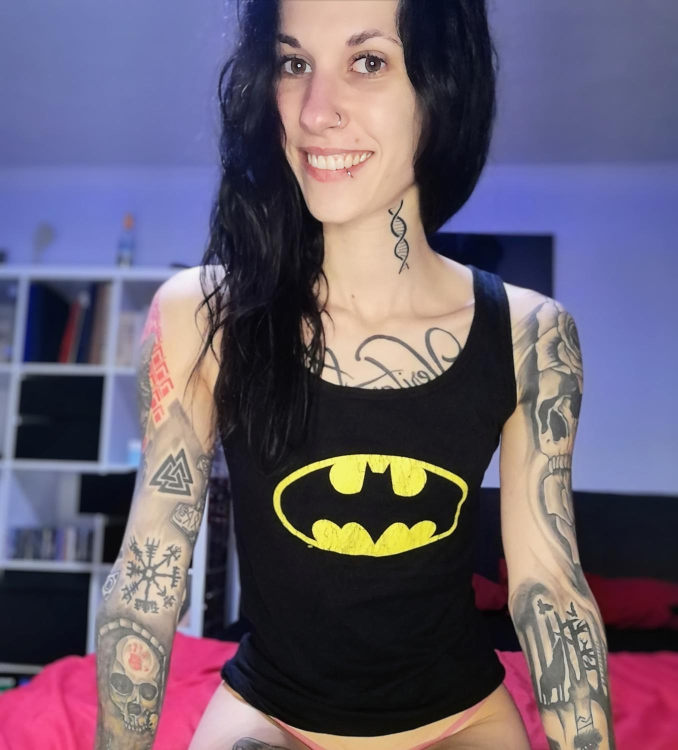 Skinny_bitch's media