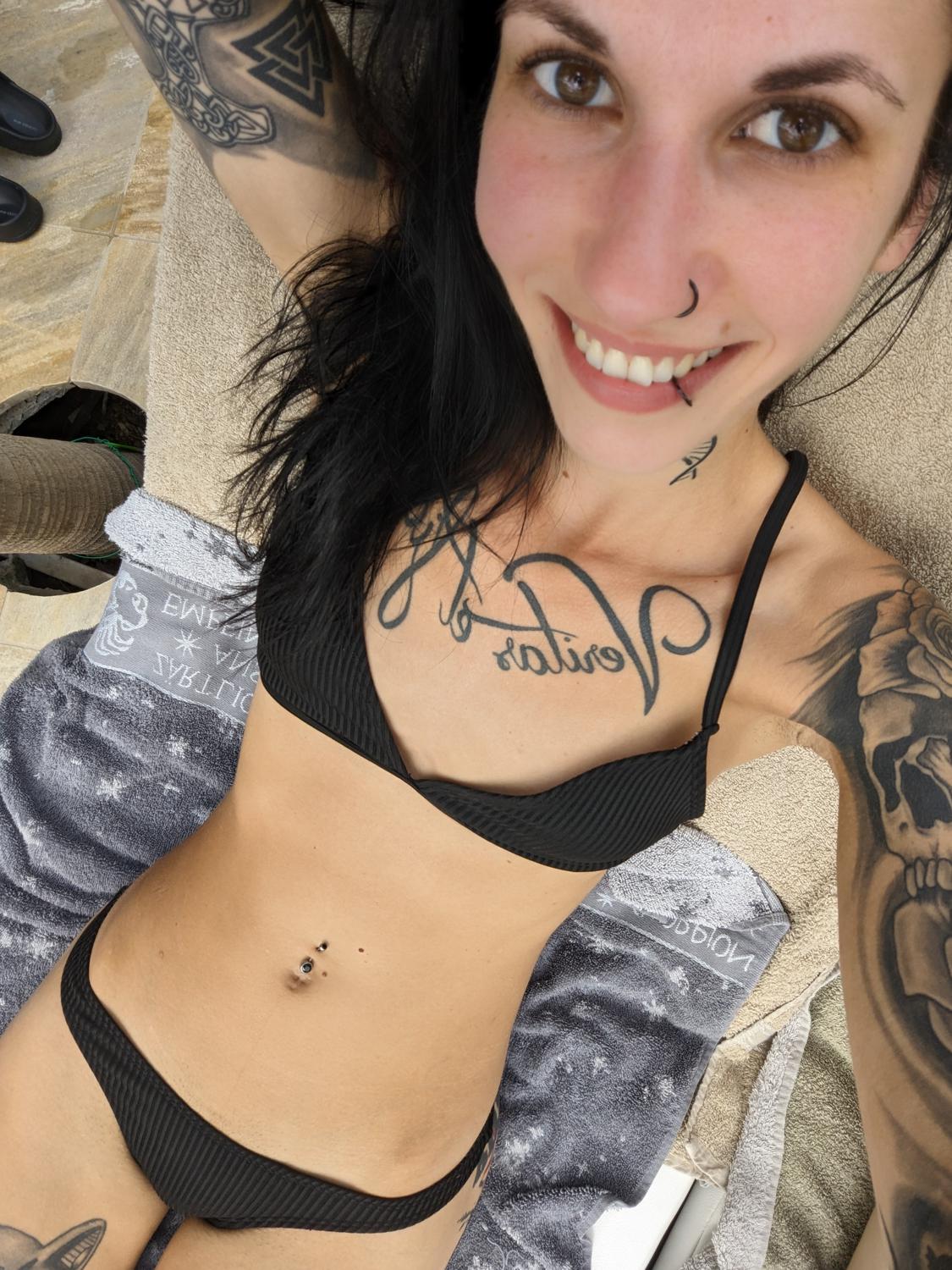 Skinny_bitch's media
