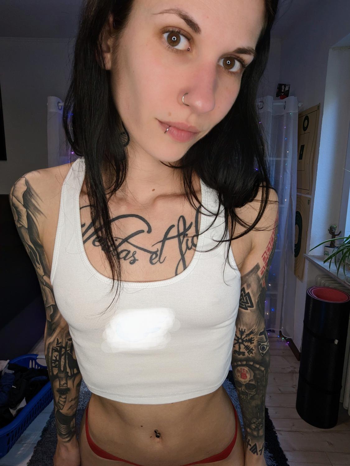 Skinny_bitch's media
