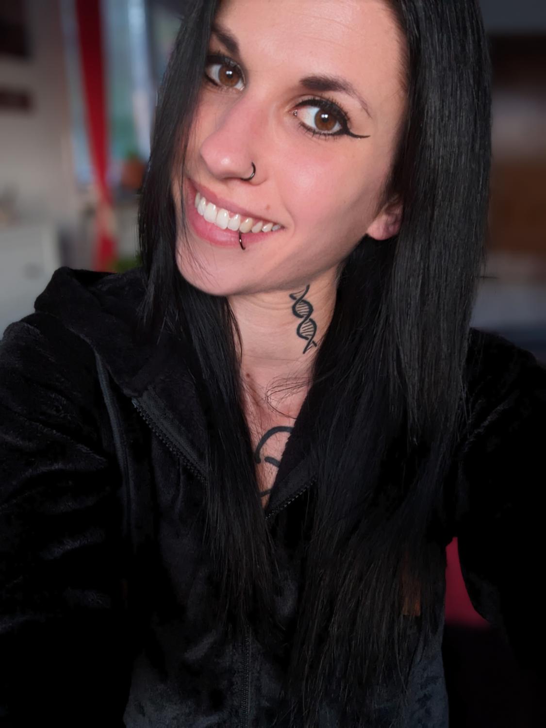 Skinny_bitch's media