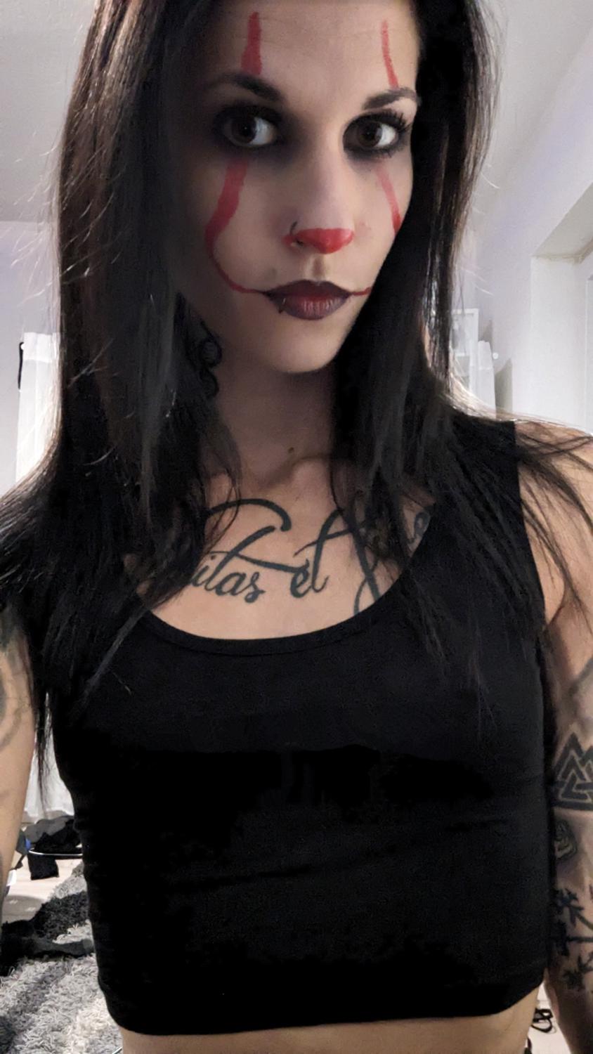 Skinny_bitch's media