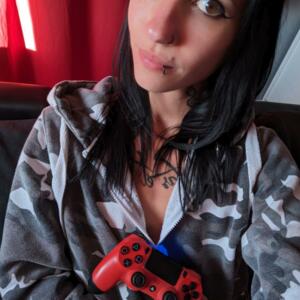 Skinny_bitch's media
