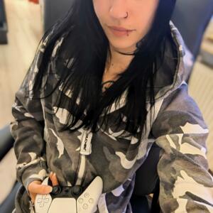 Skinny_bitch's media